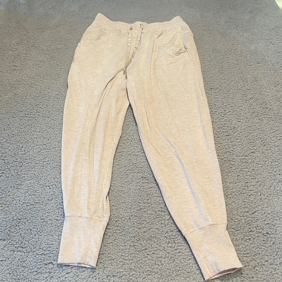 Lululemon Still Chill Jogger
Heathered Cashew size 8 - Picture 1 of 9
